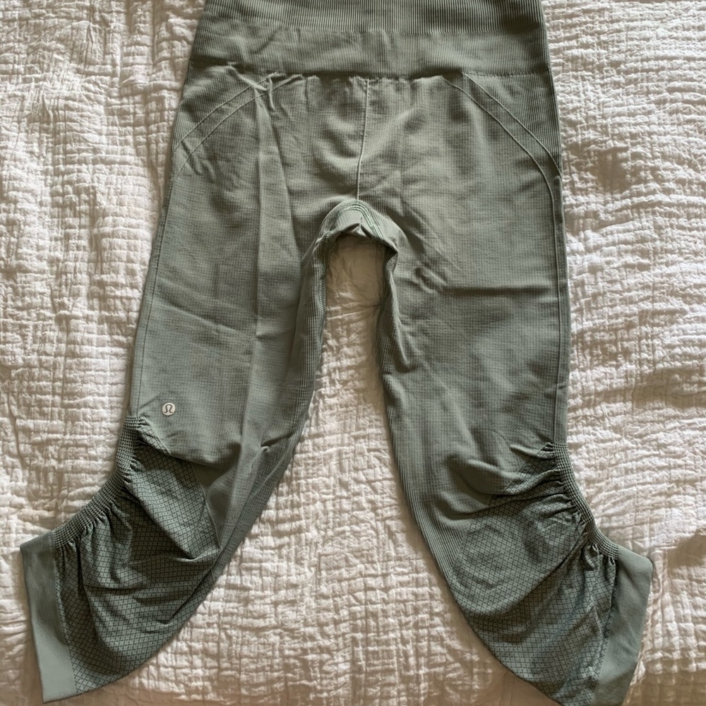 Lululemon yoga capris